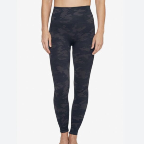 Spanx Look At Me Now seamless leggings black camo - Picture 1 of 6